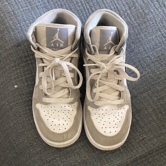 Boys Air Jordan 1 Mid Size 4 - Picture 3 of 6